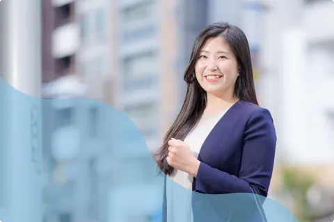笑顔の女性スタッフ