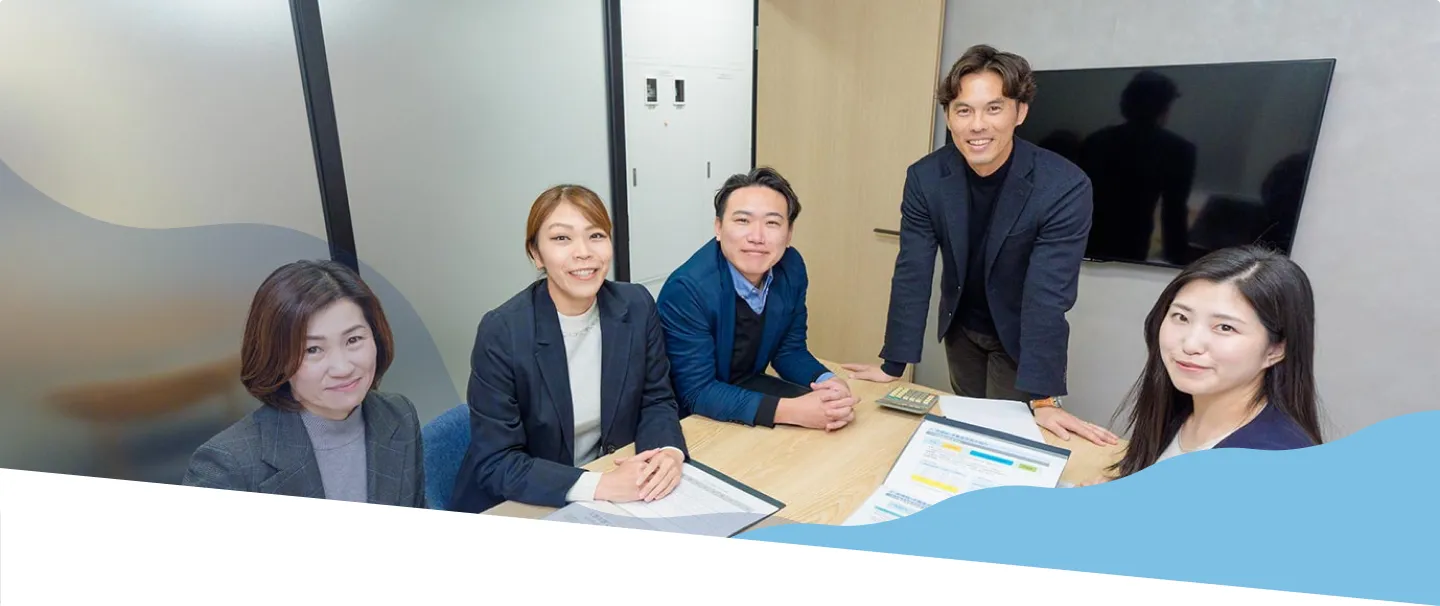 スタッフの集合写真